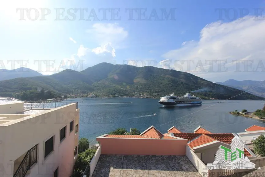 Appartement à Vendre à Tivat, Monténégro - foto 1