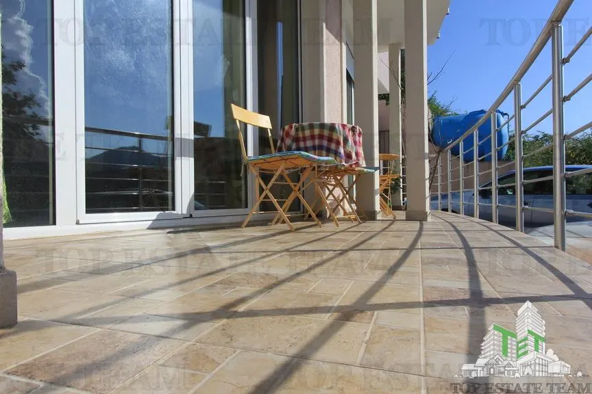 Appartement à Vendre à Tivat, Monténégro - foto 2