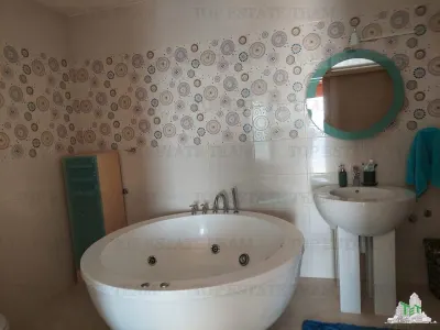 Villa en Venta en Bar, Montenegro - foto 9