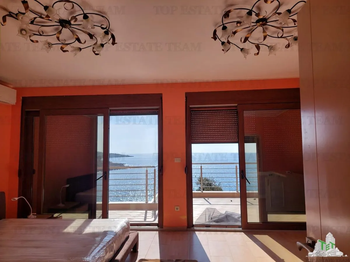 Villa en Venta en Bar, Montenegro - foto 1