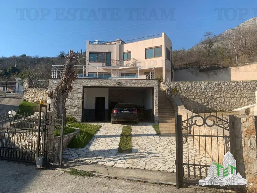 Villa en Venta en Bar, Montenegro - foto 1