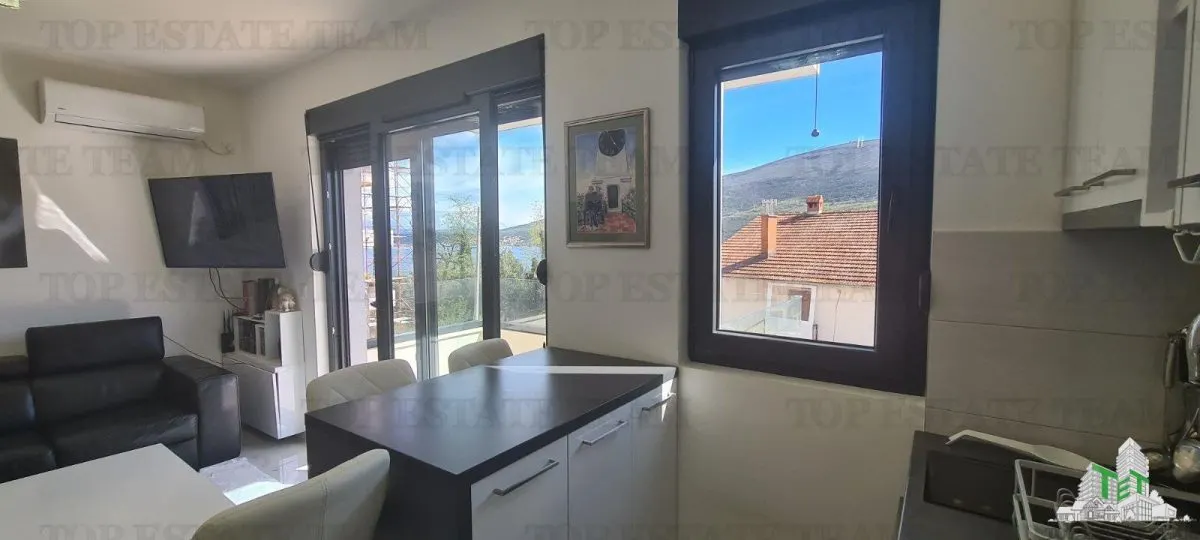 Apartamento en Venta en Herceg-Novi, Montenegro - foto 4