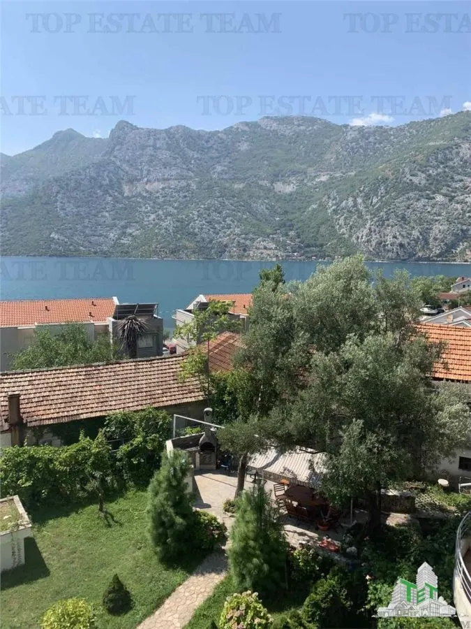 Apartamento en Venta en Kotor, Montenegro - foto 1