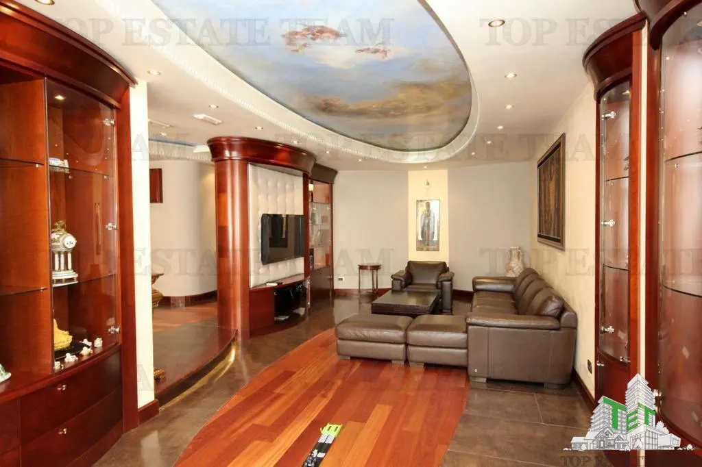 Villa en Venta en Bar, Montenegro - foto 1