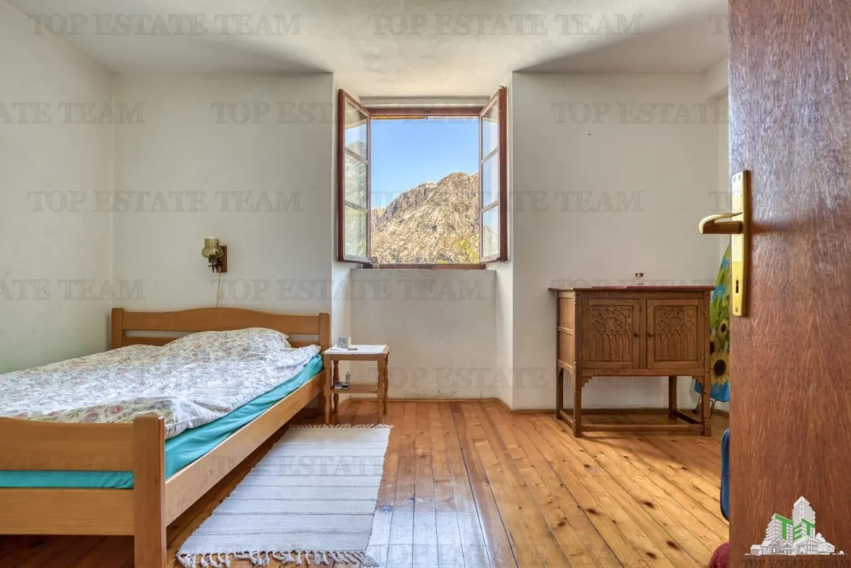 Villa for Sale in Kotor, Montenegro - foto 12