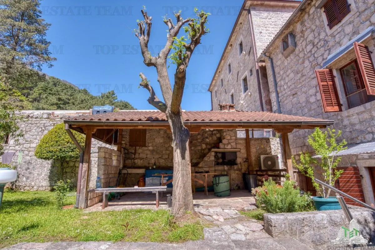 Villa for Sale in Kotor, Montenegro - foto 4