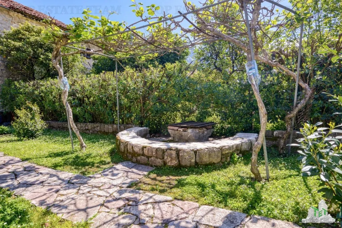Villa for Sale in Kotor, Montenegro - foto 8