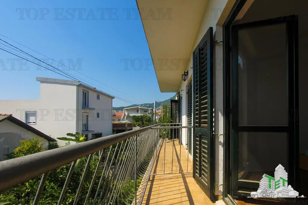 Villa en Venta en Bar, Montenegro - foto 1