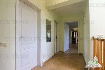 Villa en Venta en Bar, Montenegro - foto 10