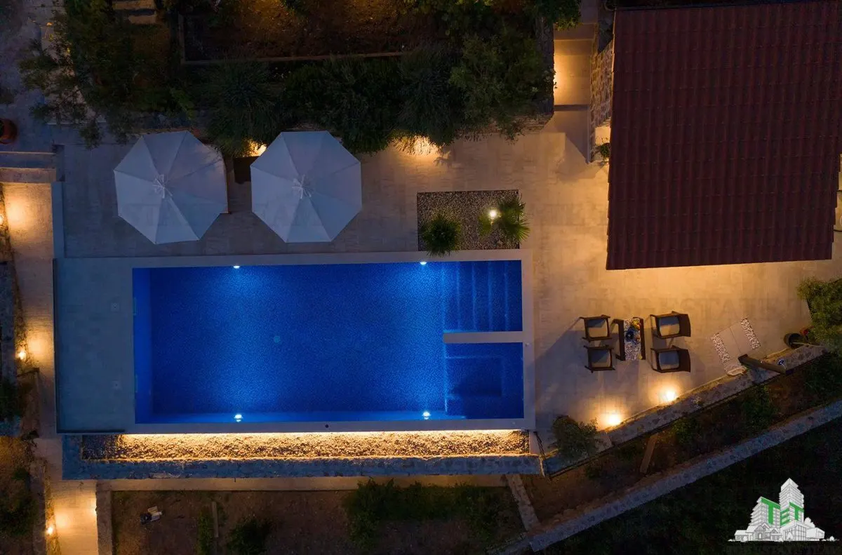 Villa for Sale in Kotor, Montenegro - foto 1
