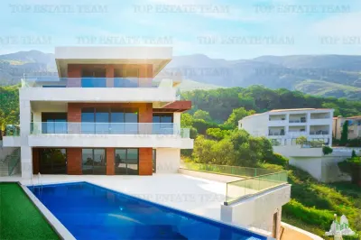 Villa en Venta en Budva, Montenegro - foto 2