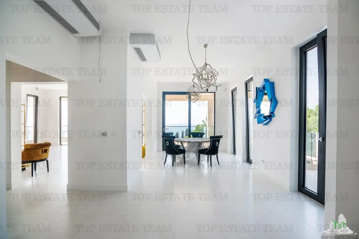 Villa en Venta en Budva, Montenegro - foto 10