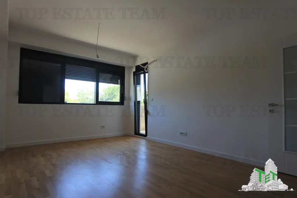 Apartamento en Venta en Tivat, Montenegro - foto 1