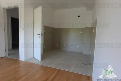 Apartamento en Venta en Tivat, Montenegro - foto 2