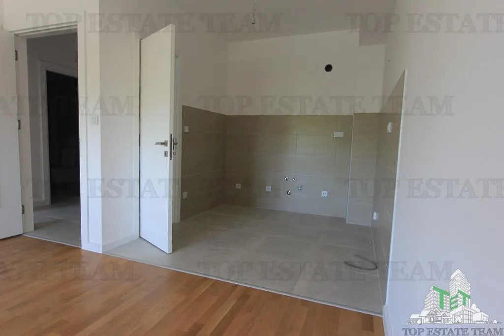 Apartamento en Venta en Tivat, Montenegro - foto 2