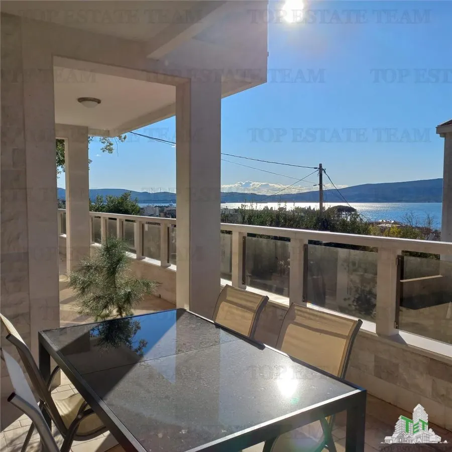 Apartamento en venta en Tivat, Montenegro - foto 1
