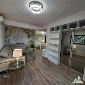 Apartamento en venta en Tivat, Montenegro - foto 3