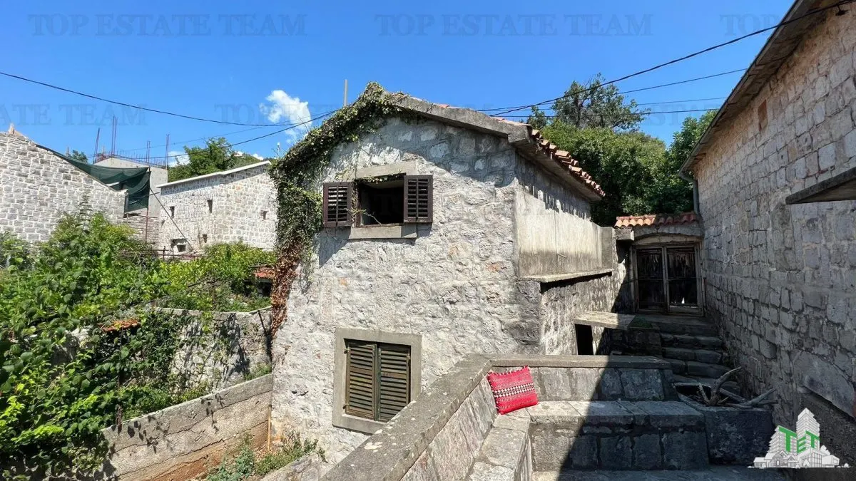 Villa en Venta en Herceg-Novi, Montenegro - foto 1