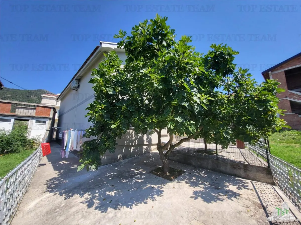 Villa en Venta en Tivat, Montenegro - foto 2