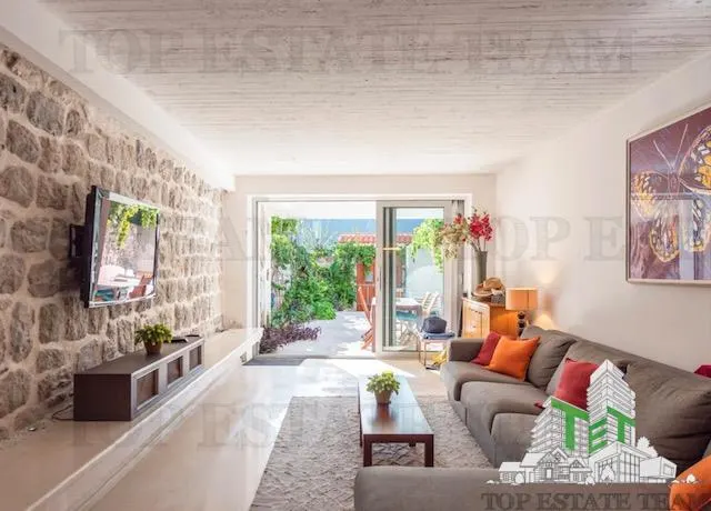 Villa for Sale in Kotor, Montenegro - foto 1