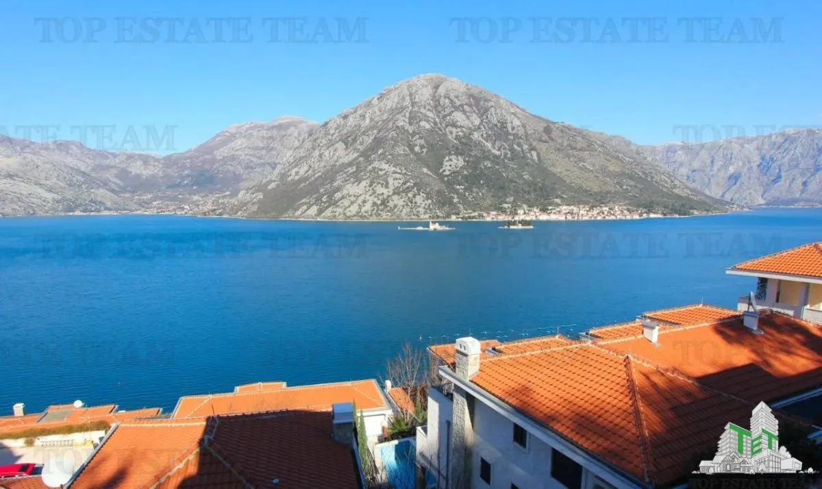 Apartamento en Venta en Herceg-Novi, Montenegro - foto 1
