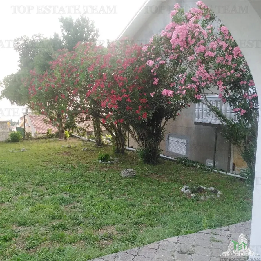Villa en Venta en Budva, Montenegro - foto 1