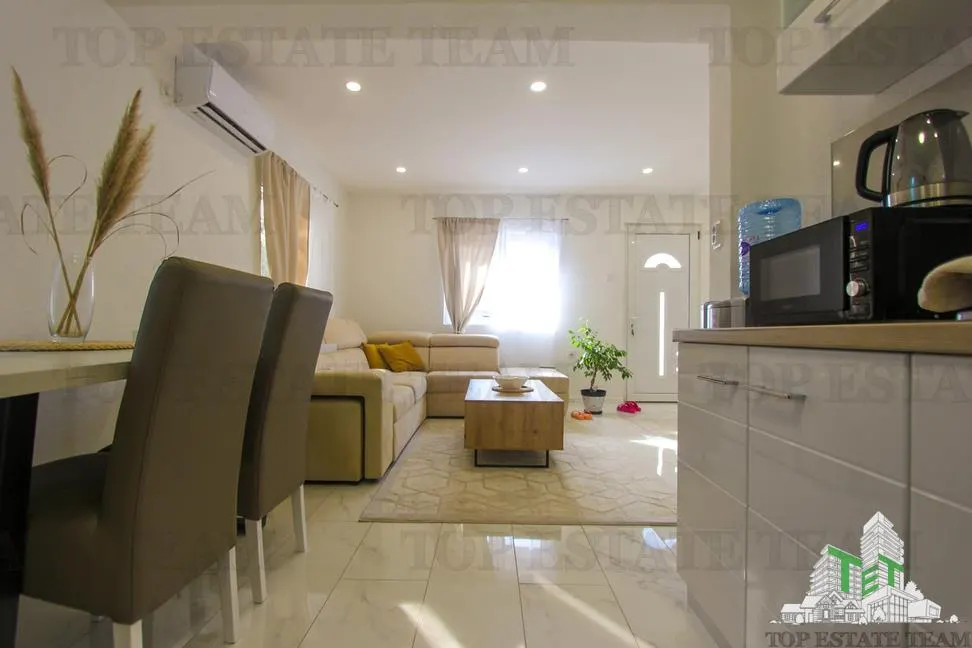 Villa for Sale in Bar, Montenegro - foto 1