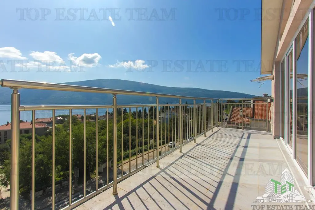 Appartement à Vendre à Herceg-Novi, Monténégro - foto 1