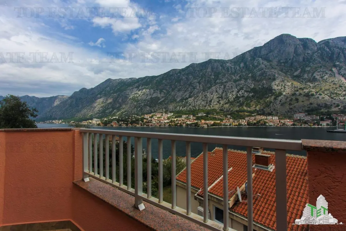 Apartment for Sale in Kotor, Montenegro - foto 2
