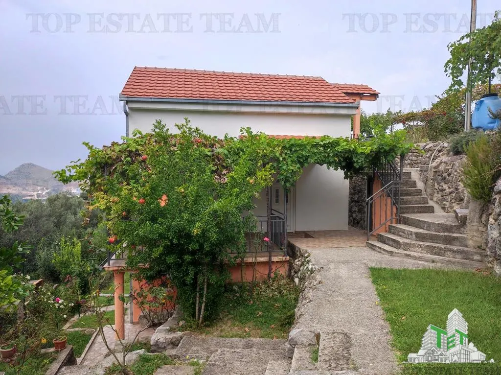 Villa for Sale in Bar, Montenegro - foto 1