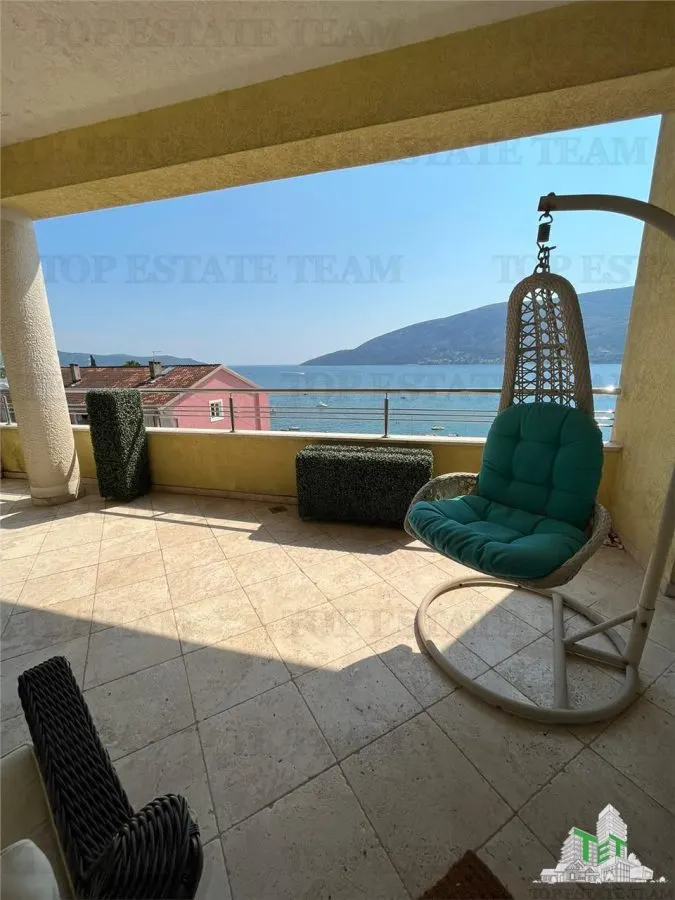 Apartamento en Venta en Herceg-Novi, Montenegro - foto 2
