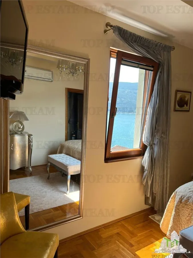 Apartamento en Venta en Herceg-Novi, Montenegro - foto 5