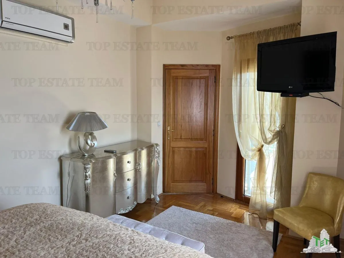 Apartamento en Venta en Herceg-Novi, Montenegro - foto 7