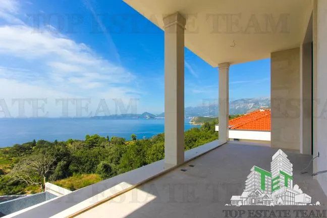 Villa en Venta en Budva, Montenegro - foto 1