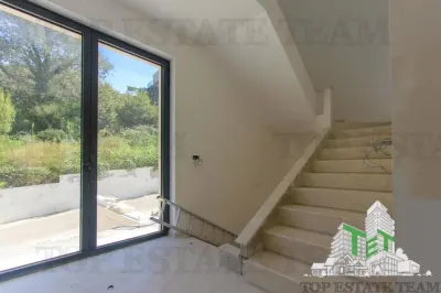 Villa en Venta en Budva, Montenegro - foto 9