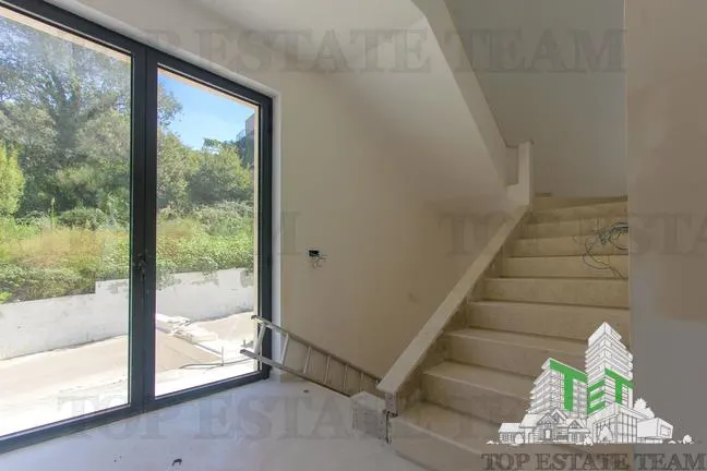 Villa en Venta en Budva, Montenegro - foto 9