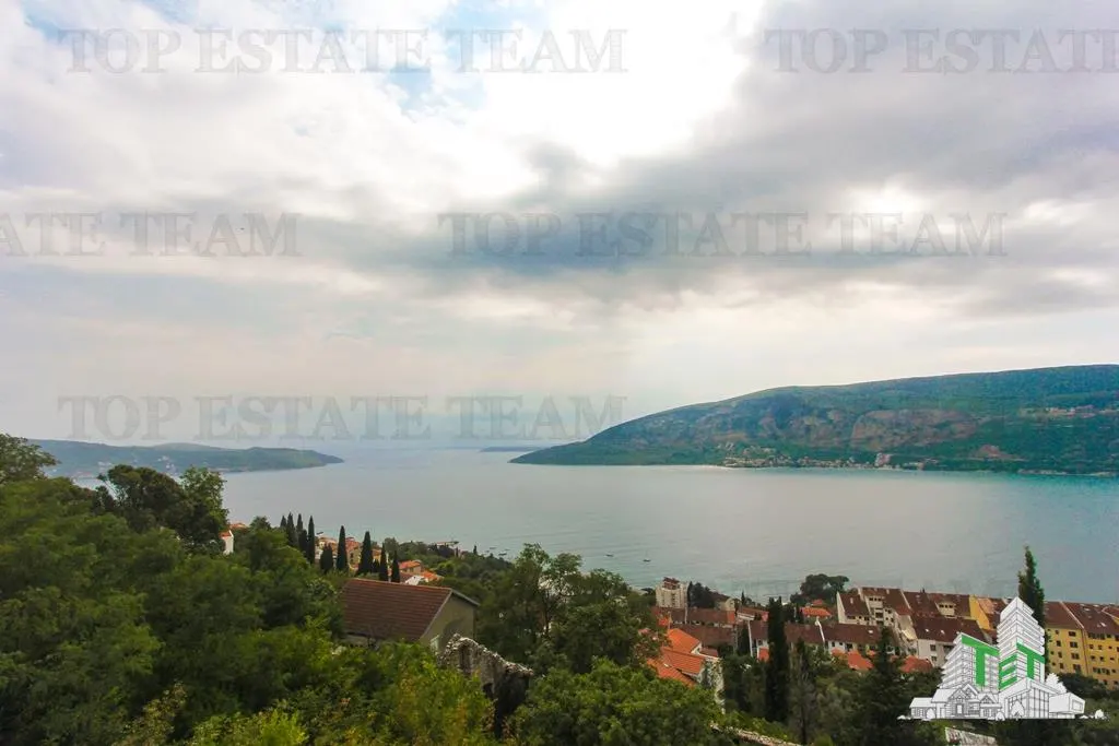 Villa for Sale in Herceg-Novi, Montenegro - foto 1