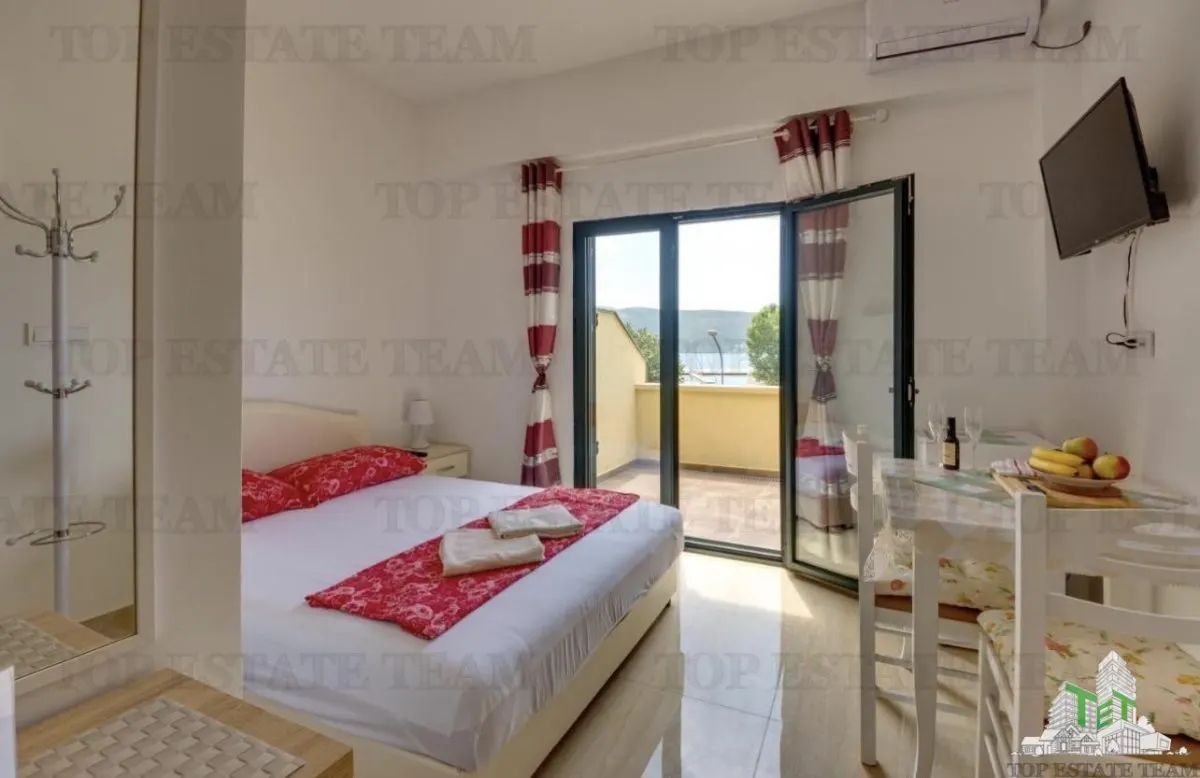 Villa en Venta en Herceg-Novi, Montenegro - foto 1