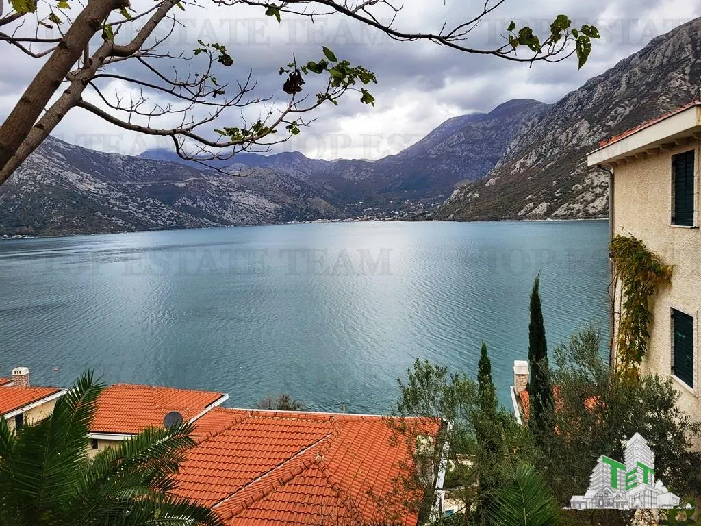 Apartamento en Venta en Kotor, Montenegro - foto 1