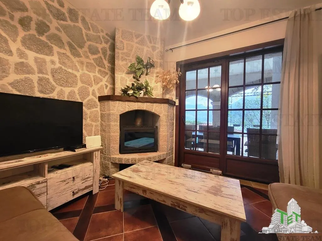 Apartamento en Venta en Kotor, Montenegro - foto 3