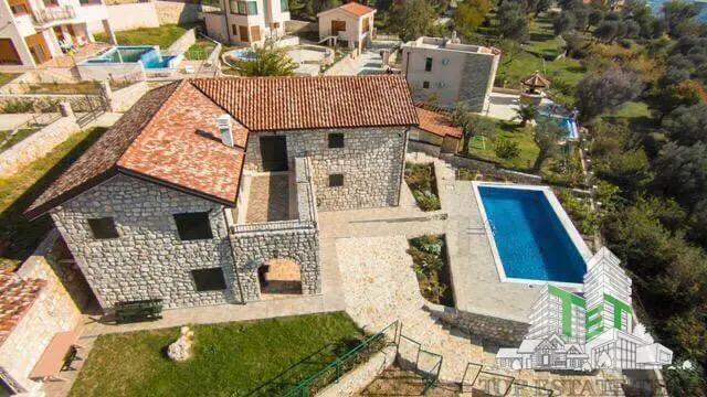 Villa for Sale in Bar, Montenegro - foto 1