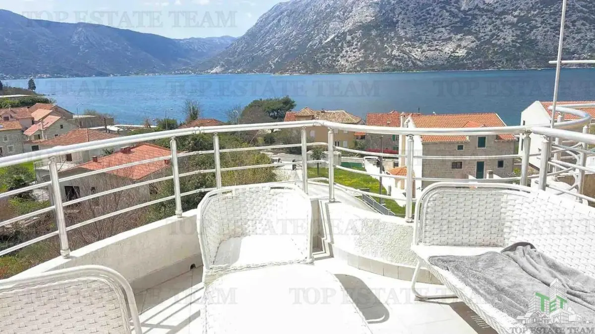 Apartamento en Venta en Kotor, Montenegro - foto 4