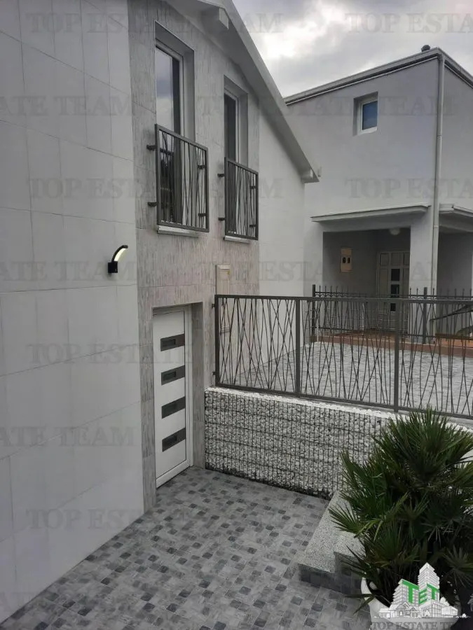 Villa for Sale in Bar, Montenegro - foto 1
