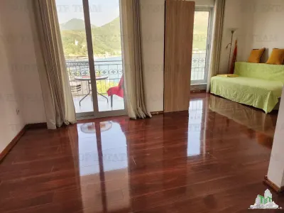 Apartment for Sale in Tivat, Montenegro - foto 4