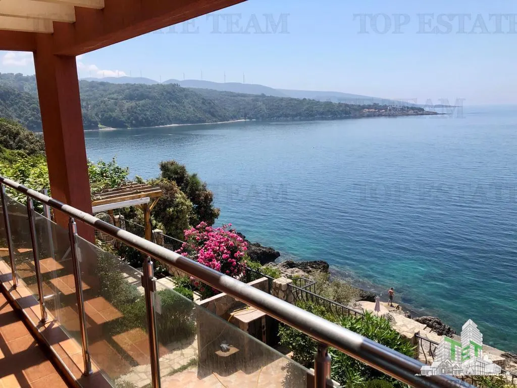 Apartment for Sale in Bar, Montenegro - foto 1
