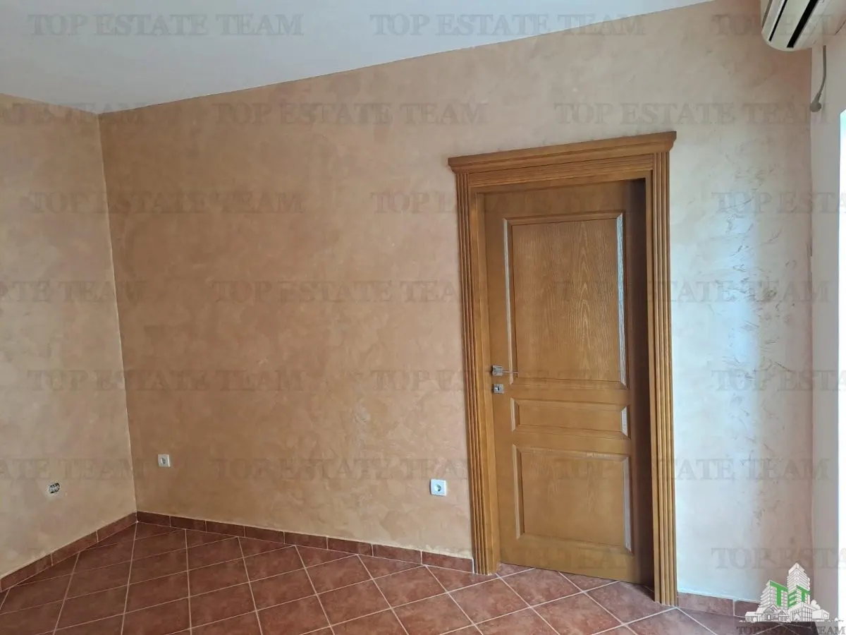 Apartment for Sale in Herceg-Novi, Montenegro - foto 2