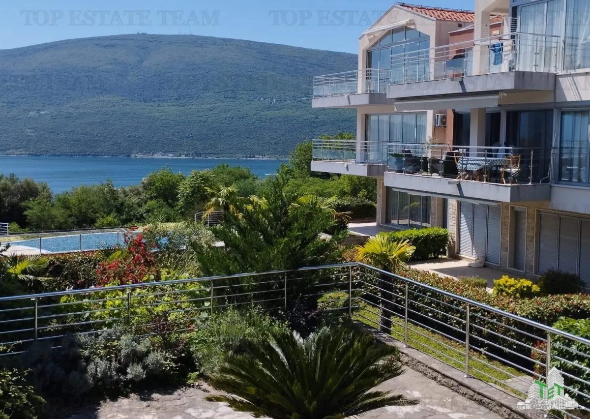 Apartment for Sale in Herceg-Novi, Montenegro - foto 2