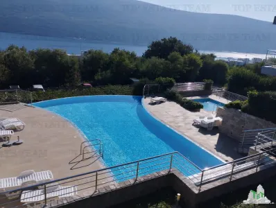Apartment for Sale in Herceg-Novi, Montenegro - foto 9