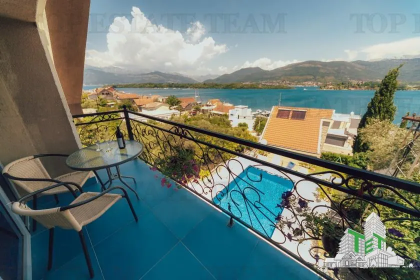 Villa for Sale in Tivat, Montenegro - foto 1