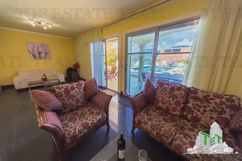 Villa for Sale in Tivat, Montenegro - foto 4